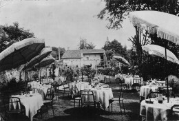 FRANCE - Langon - Hôtel Oliver - Terrasse - Jardin - Fontaine - Couvert - Vin - Photo PR Larrey - Carte Postale - Langon