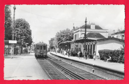 Delcampe - CHATOU -78- INTERIEUR DE LA GARE - Chatou