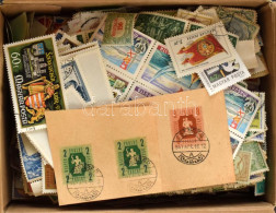 Delcampe - **, O Néhány Száz Db Vegyes Magyar Bélyegek, Közte Régi és Modern Is, Kisebb Dobozban ömlesztve - Altri & Non Classificati