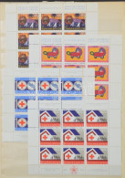 Delcampe - ** Jugoszlávia 1975-1977 Gyűjtemény, Sorok összefüggésekben, Kisívek, Kisívsorok, 8 Lapos A/4-es Abria Berakóban, Piros - Sonstige & Ohne Zuordnung