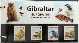 Delcampe - ** Gibraltár 1983-2007 46 Db Díszcsomagolású Sor és Blokk (presentation Pack), 2 Db Gyűrűs Levélberakóban (névérték: 85. - Sonstige & Ohne Zuordnung