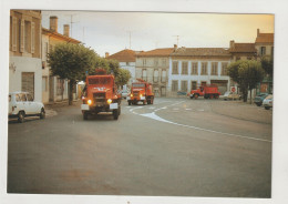 Delcampe - CPM - 17 - MONTENDRE  - Un Groupe De Trois CCF Type GMC Se Rendant En Renfort En Gironde - (Véhicule De Pompiers) - Montendre