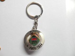 Superbe Porte Clés Neuf Pivotant , Armée Militaire , 50e Anniversaire Du Débarquement En Normandie Juin 44 , D-DAY - Porte-clefs
