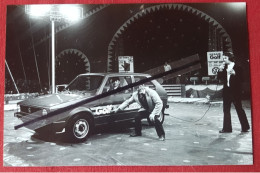 Delcampe - Photo - Cirque Bouglione , Clown - Voiture Volkswagen Golf - Zirkus