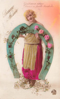 FETE VOEUX - Nouvel An - Bonne Année - Femme - Fer à Cheval - Chance - Fleurs - Colorisé - Carte Postale Ancienne - Neujahr