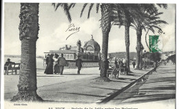 Delcampe - 06  Nice -  Le Palais De La Jetee Entre Les Palmiers - Monuments, édifices