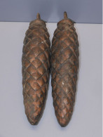 -2 ANCIENS IMPORTANTS POIDS DE PENDULE COUCOU POMME DE PIN 2,388 Kg Collection  E - Other & Unclassified