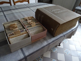 Archive Familiale D'un Rare Album De 2000 Cartes ! Dont Nombreuses Cartes Des Départements 41, 28, 72 + 2 Boites Pleines - 500 Cartoline Min.