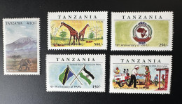 Tanzanie 1998 Mi. 2838 - 2841 Éléphant Mont Kilimandjaro Girafe Drapeau Moto EMS PAPU Elephant Mountain Giraffe Flag - Elephants