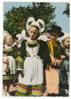 Delcampe - CPSM Dentelée 10,5 X 15 Bretagne Types Bretons   Enfants Costumes De Fêtes Traditionnels - Bretagne