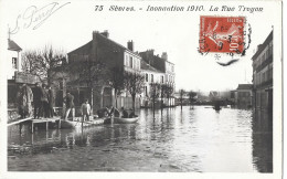Delcampe - 92  Sevres     Inondation 1910 -  La Rue Troyon - Sevres