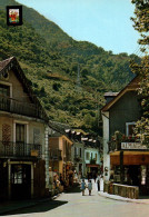 Delcampe - CPM - PIRINEU CATALA - VALL D'ARAN - LES - Rue Des Bains ... Edition Escudo De Oro - Lérida