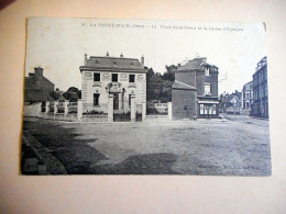 Delcampe - CPA 61 LA FERTE MACE LA PLACE SAINT DENIS ET LA CAISSE D EPARGNE - La Ferte Mace