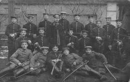 Delcampe - All)   FURTH -  Le  13 / 03 / / 1915  -  Militärische Fotokarte Einer Gruppe Soldaten - Carte Photo Militaire - Furth
