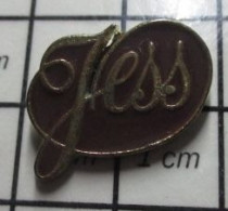 Delcampe - 613G Pin's Pins / Beau Et Rare / MARQUES / PRENOM JESS Variante Marron ... Jess Team Ou Jess Père ? - Marques