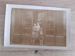 Delcampe - SABOTIER L MORIN CARTE PHOTO VITRINE DE MAGASIN LIEU A IDENTIFIER 19 SEPTEMBRE 1932  PREMERY ???? - Kunsthandwerk