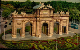 Delcampe - MADRID    ( ESPAGNE )  PORTE D ' ALCALA  - CARTE GAUFREE - Madrid