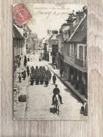 Delcampe - CPA Argentan (61 ) Rue Saint Martin Militaire Cavalier - Argentan