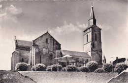 Delcampe - LA SOUTERRAINE L'EGLISE CPSM 9X14 TBE - La Souterraine