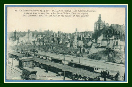 Delcampe - CPA Douai (59) En Ruines Les Allemands Mirent Le Feu Grand'Place Non écrite Grande Guerre 1914 18 TB - Douai