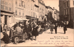 Delcampe - 87 BELLAC - La Place Du Marché Animée - Bellac