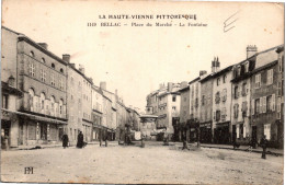 Delcampe - 87 BELLAC - Place Du Marché - La Fontaine - Bellac