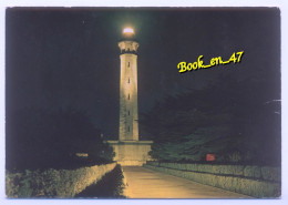 Delcampe - {100617} 17 Charente Maritime Ile De Ré, Le Phare Des Baleines, Effet De Nuit - Faros