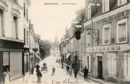 Delcampe - - BONNETABLE (72) - Rue Nationale, Hôtel Du Lion D'Or  (animée)  -24345- - Bonnetable