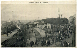 Delcampe - Cpa Givors Intérieur De La Gare Et Son Train ; Animée - Givors