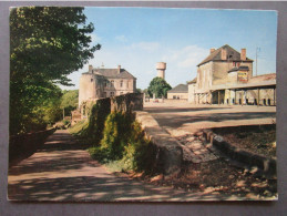 Delcampe - CP 86  Vienne  COUHE VERAC - Le Château D'eau , La Place Du Champ De Foire Et Le Pensionnat Saint Martin 1977 - Couhe