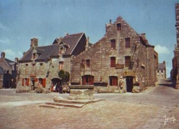 Delcampe - Locronan   G83      CPM  10X15        La Place, Son Puits Et Ses Vieilles Maisons - Locronan