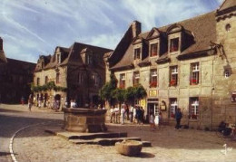 Delcampe - Locronan   G93      CPM  10X15        Les Vielles Maisons  De La Place ( Défaut ) - Locronan