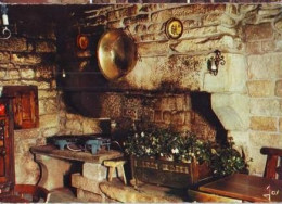 Delcampe - Locronan   G100      CPSM  10X15        Intérieur De Crêperie Bretonne ( Ligavan ) - Locronan