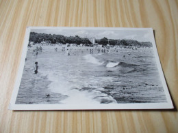 Delcampe - CPSM Carnac (56).La Plage à L'heure Du Bain - Carte Animée. - Carnac
