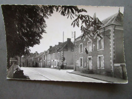 Delcampe - CP 86 Vienne LIGLET Prés Montmorillon - La Mairie La Route , Débit De Tabac   1950 - Montmorillon
