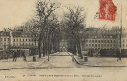 Delcampe - 92 -  Sevres  -Ecole Normale Supérieure  De Jeunes Filles - Allée Des Marronniers   ** CPA Animée ** - Sevres
