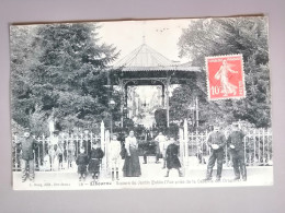 Delcampe - CPA  Animée Libourne (33) Square Du Jardin Public (vue Prise De La Caserne Des Dragons) - Libourne