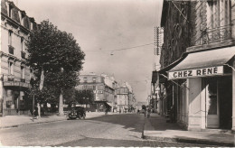 Delcampe - 78. CHATOU .CPA. RUE DU MARECHAL FOCH. " CHEZ RENE " .ANNEES 50 - Chatou