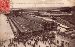 Delcampe - Lorient Très Animée Port De Pêche Vue Aérienne Inauguration Des Halles Et Magasins - Lorient