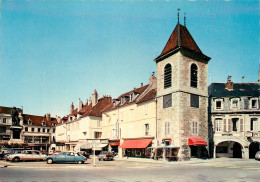 Delcampe - Lons Le Saunier Place De La Liberté Avec Véhicules Citroën ID19 - Lons Le Saunier