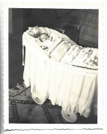 Delcampe - BEBE Dans Un Landau - Babies