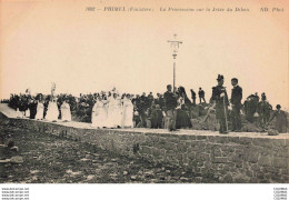 Delcampe - 29 - PRIMEL - S02589 - La Procession Sur La Jetée Du Diben - - Primel