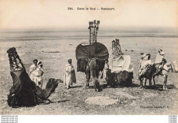 Delcampe - ALGERIE - S09040 - Dans Le Sud - Bassours - - Männer