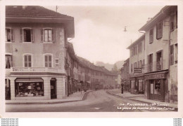 Delcampe - 74 - FAVERGES - S13154 - La Place Du Marché Et La Rue Carnot - Tabac Millet Menthon - Ptisserie - - Faverges