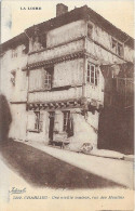 Delcampe - 42 - CHARLIEU - Une Vieille Maison, Rue Des Moulins - Charlieu