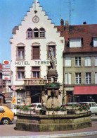 Delcampe - SAINT AVOLD, HOTEL TERMINUS, LA FONTAINE ANCIENNE, LA PLADE VICTOIRE, COULEUR REF 32335 - Saint-Avold