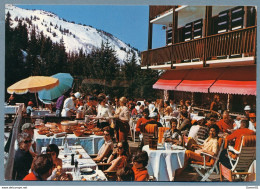 Delcampe - HOTEL DES NEIGES *** - COURCHEVEL - Le Déjeuner Sur La Terrasse En Bordure De La Piste De Bellecôte - Courchevel