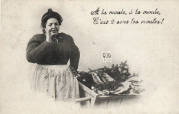 Delcampe - En 1900... -  A La Moule, à La Moule, C'est 2 Sous Les Moules! - (reproduction D'une Carte Ancienne) - Scan Verso - - Fliegende Händler