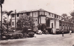 Delcampe - CAMEROUN(DOUALA) LE GRAND HOTEL(AUTOMOBILE) - Kamerun