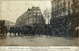 Delcampe - CPA PARIS - Les Journées Historiques (82209) - Paris (03)